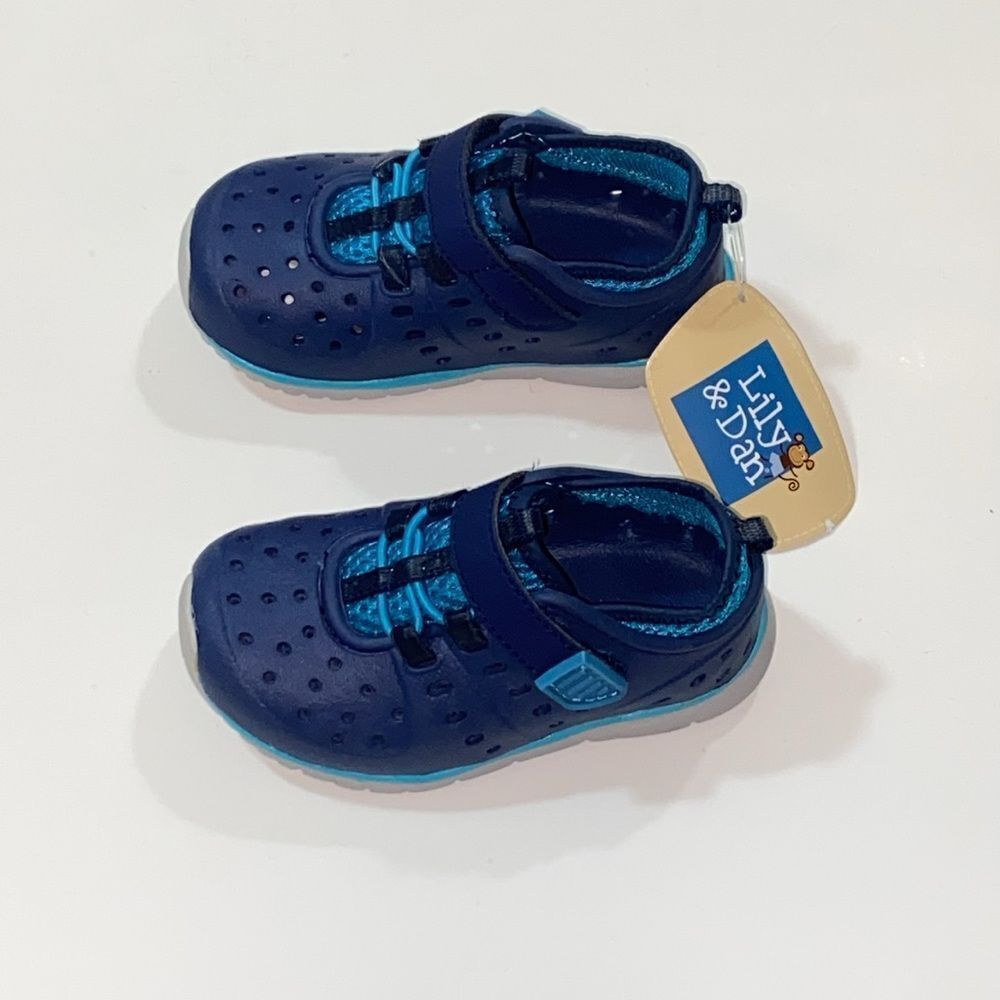 Lily & Dan Blue Water Shoes with Breathable Design. kids Size 5-6